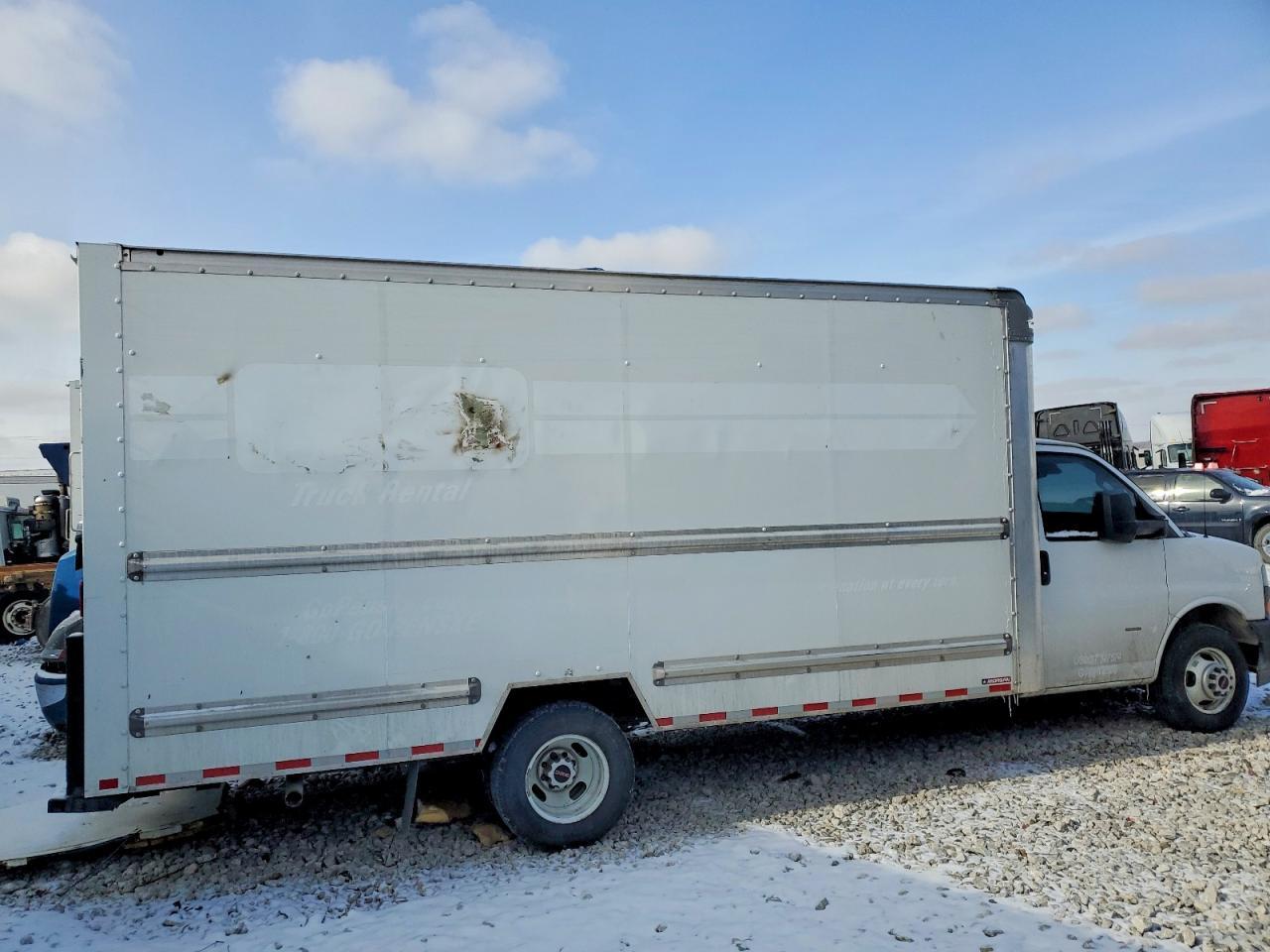 2022 GMC Savana CUT-BOX Truck