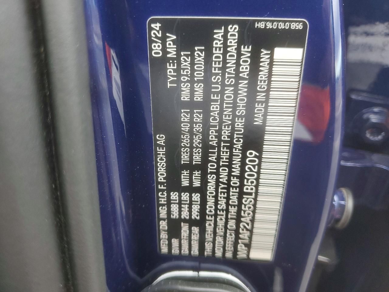 2025 Porsche Macan gts