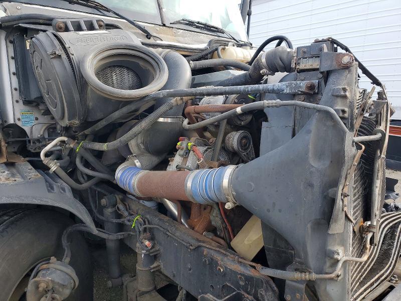 2006 Freightliner Columbia 120 Semi Truck