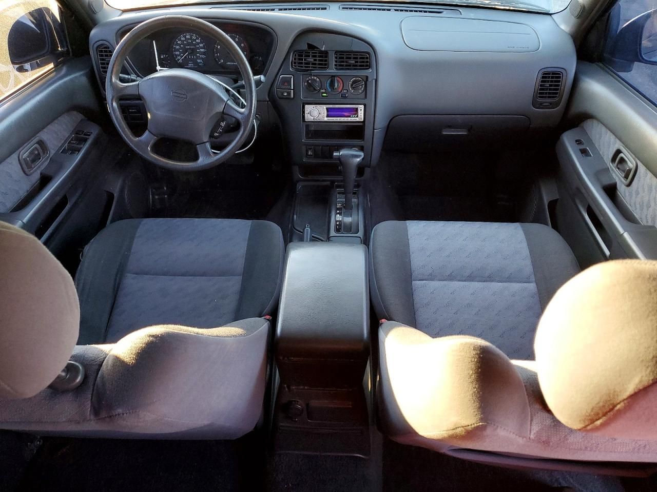 1997 Nissan Pathfinder xe
