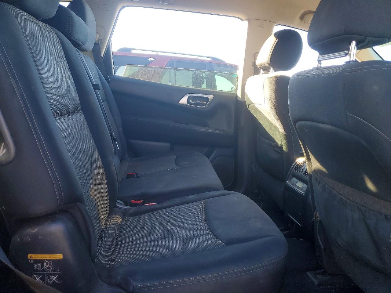 2017 Nissan Pathfinder s