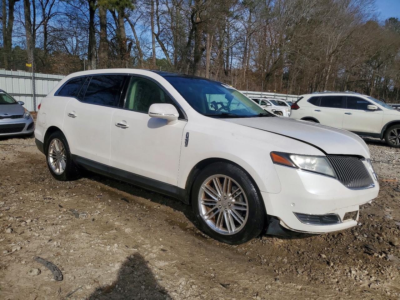 2014 Lincoln MKT