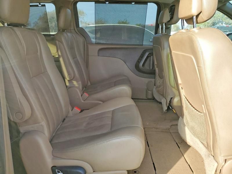 2014 Chrysler Town & Country Touring l