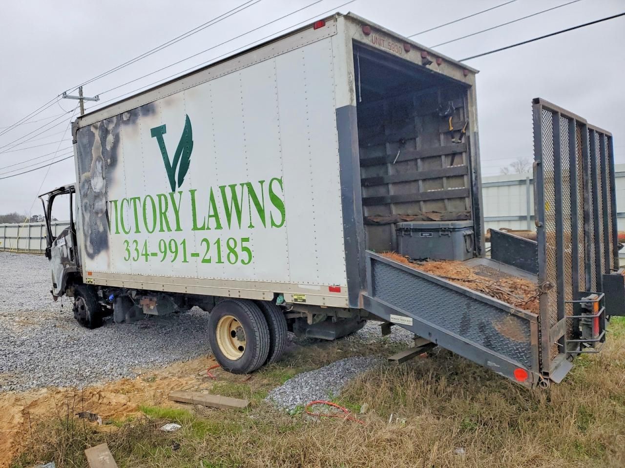 2011 Isuzu NPR BOX Truck