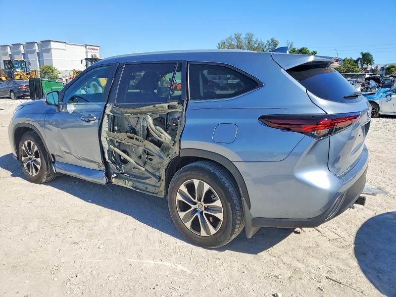 2024 Toyota Highlander le