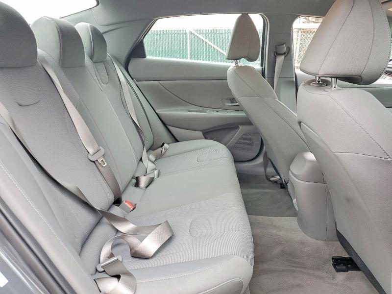 2025 Hyundai Elantra se