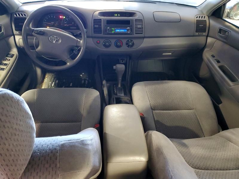 2004 Toyota Camry le