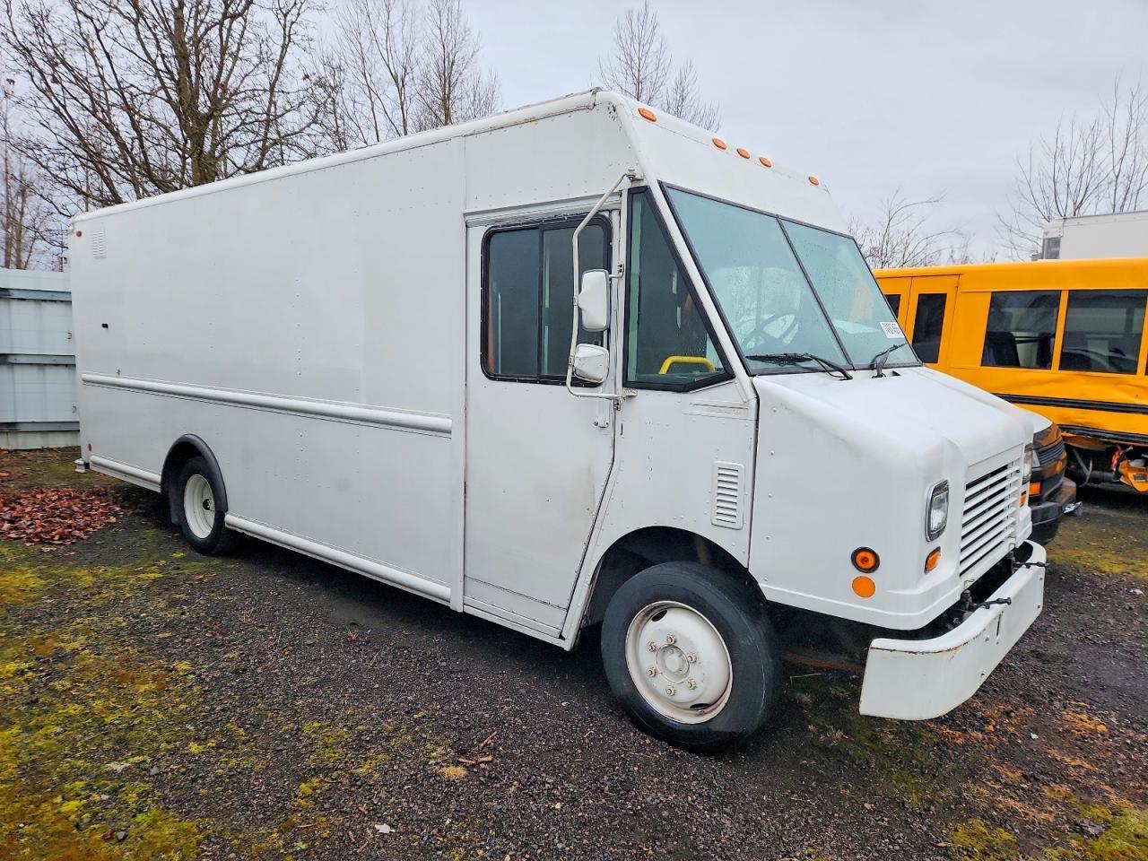 2006 Freightliner MT45 Chassis Delivery Truck