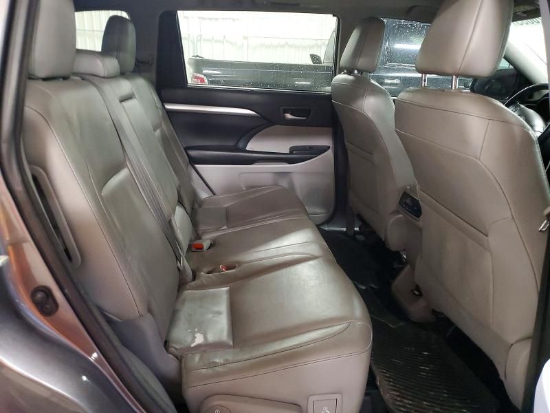 2018 Toyota Highlander se