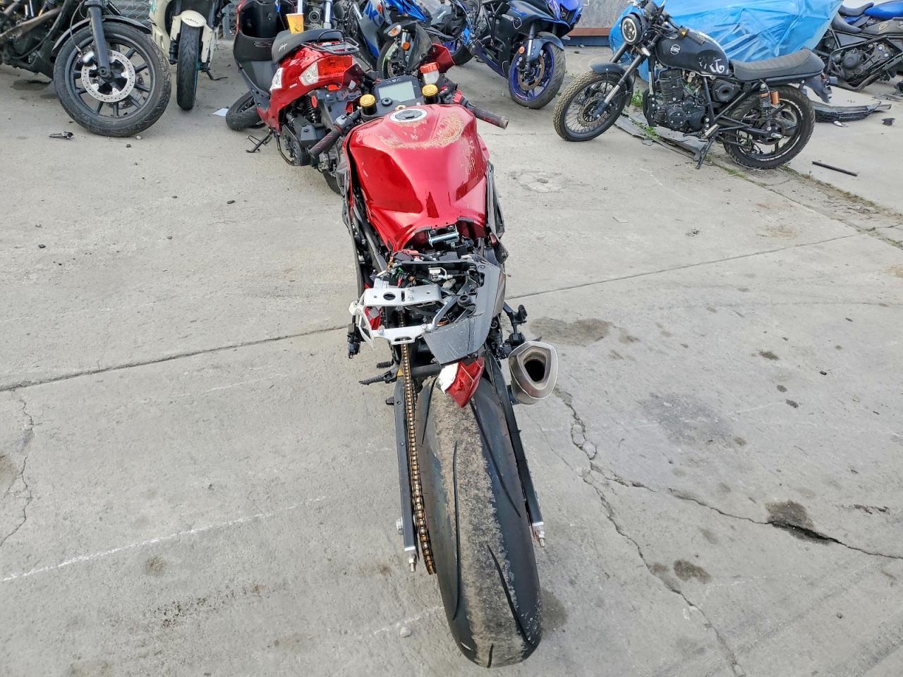 2025 Suzuki GSX-R1000