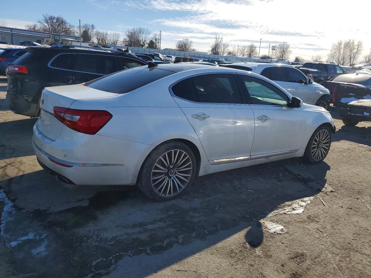 2015 KIA Cadenza Premium