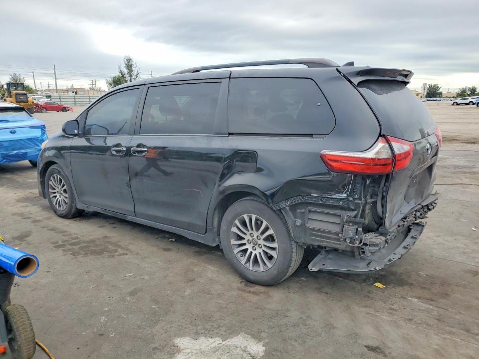 2018 Toyota Sienna XLE