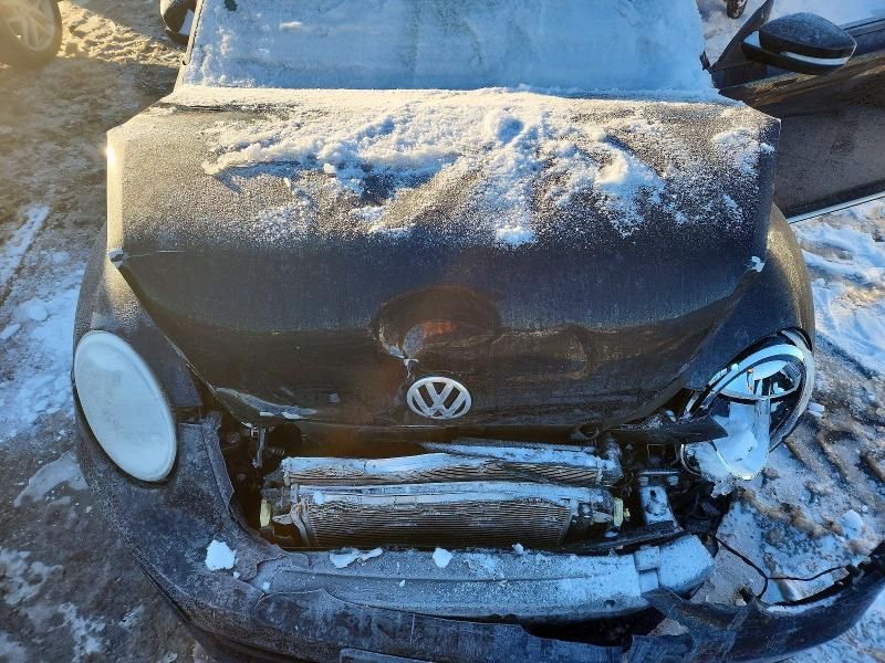 2019 Volkswagen Beetle s