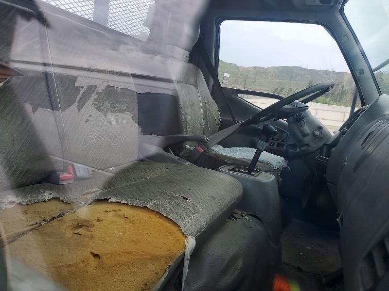 2000 Mitsubishi Fuso Truck OF America INC FH 211