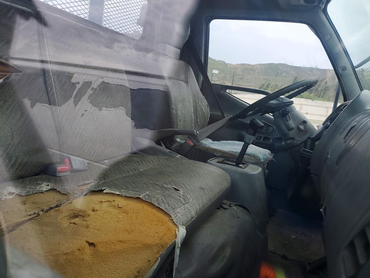 2000 Mitsubishi Fuso Truck OF America INC FH 211