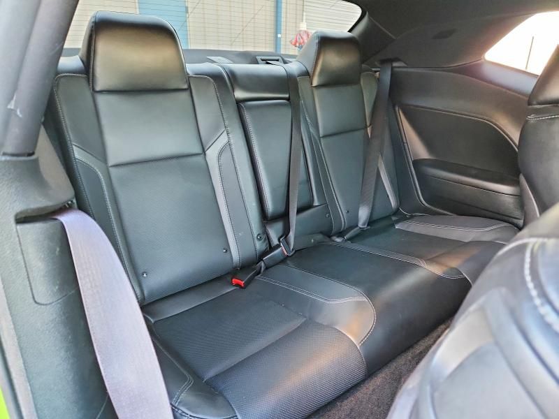 2015 Dodge Challenger sxt Plus