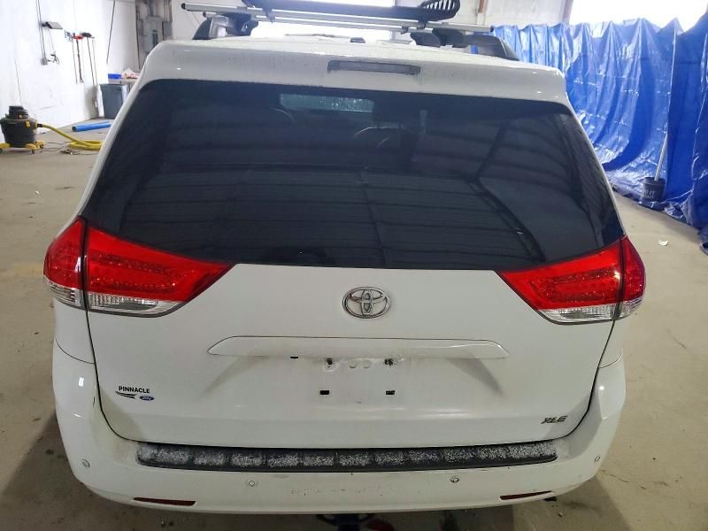 2011 Toyota Sienna xle