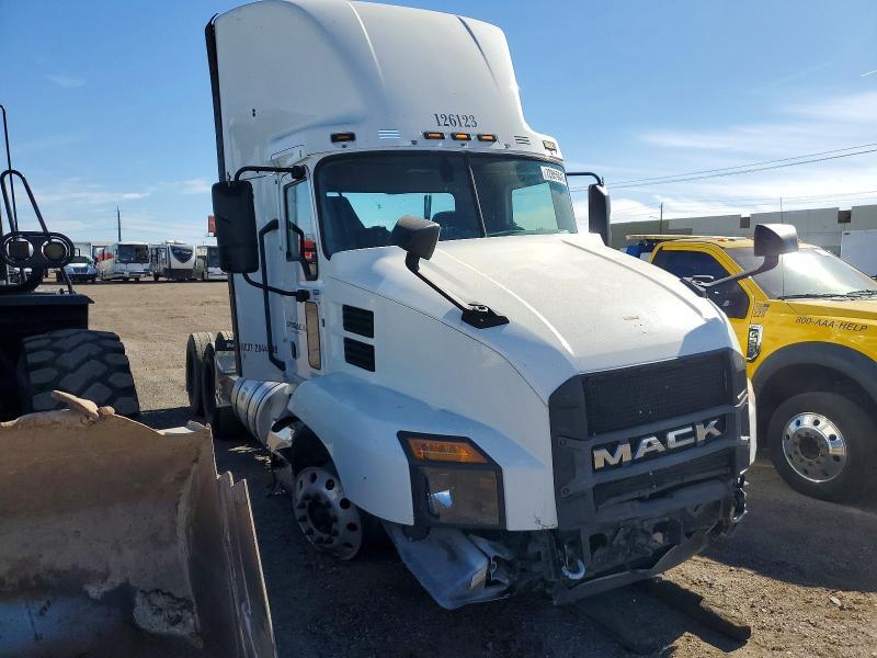 2022 Mack Anthem Semi Truck
