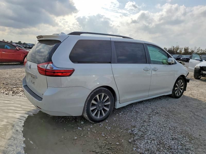 2018 Toyota Sienna xle