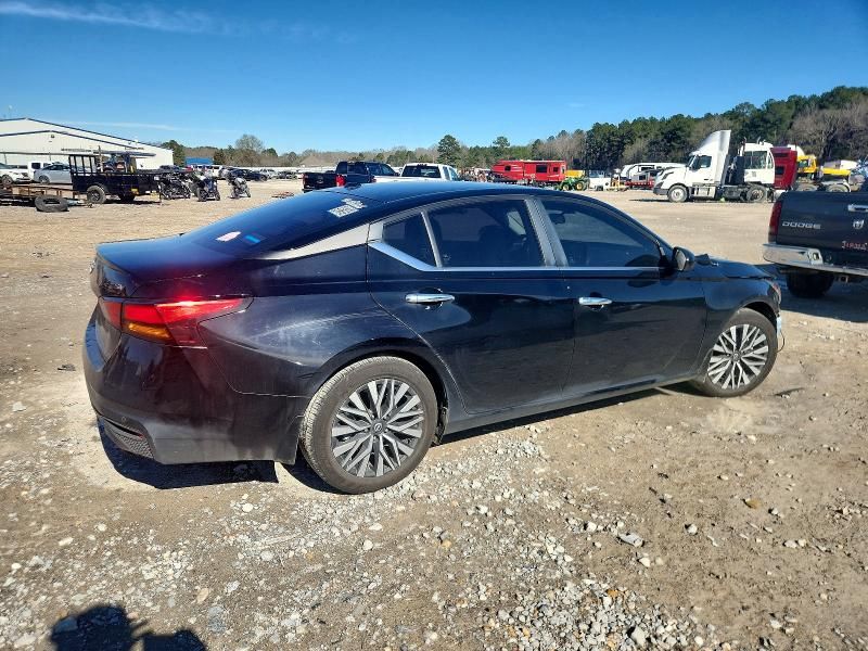 2024 Nissan Altima sv