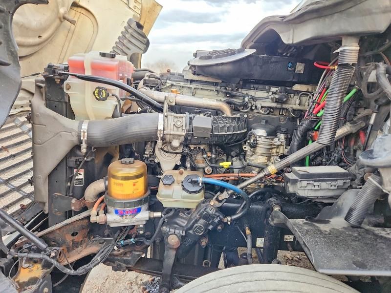 2014 Freightliner Cascadia Semi Truck