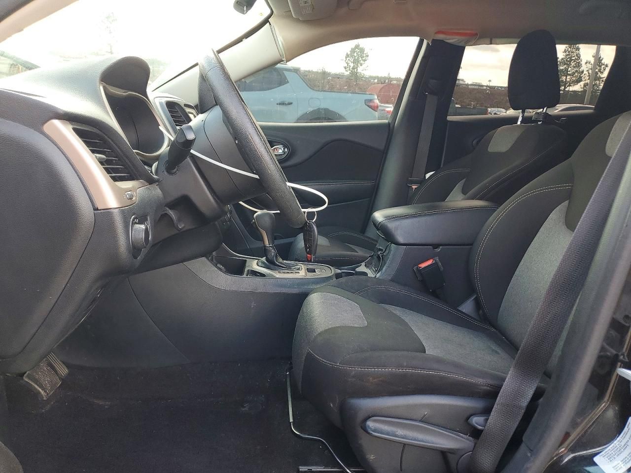 2016 Jeep Cherokee Sport