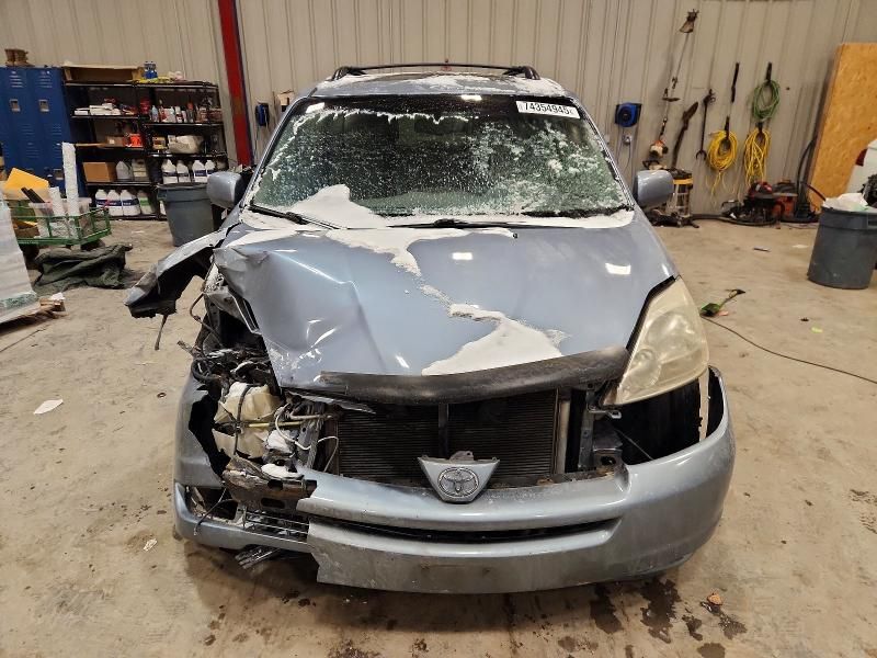 2004 Toyota Sienna xle