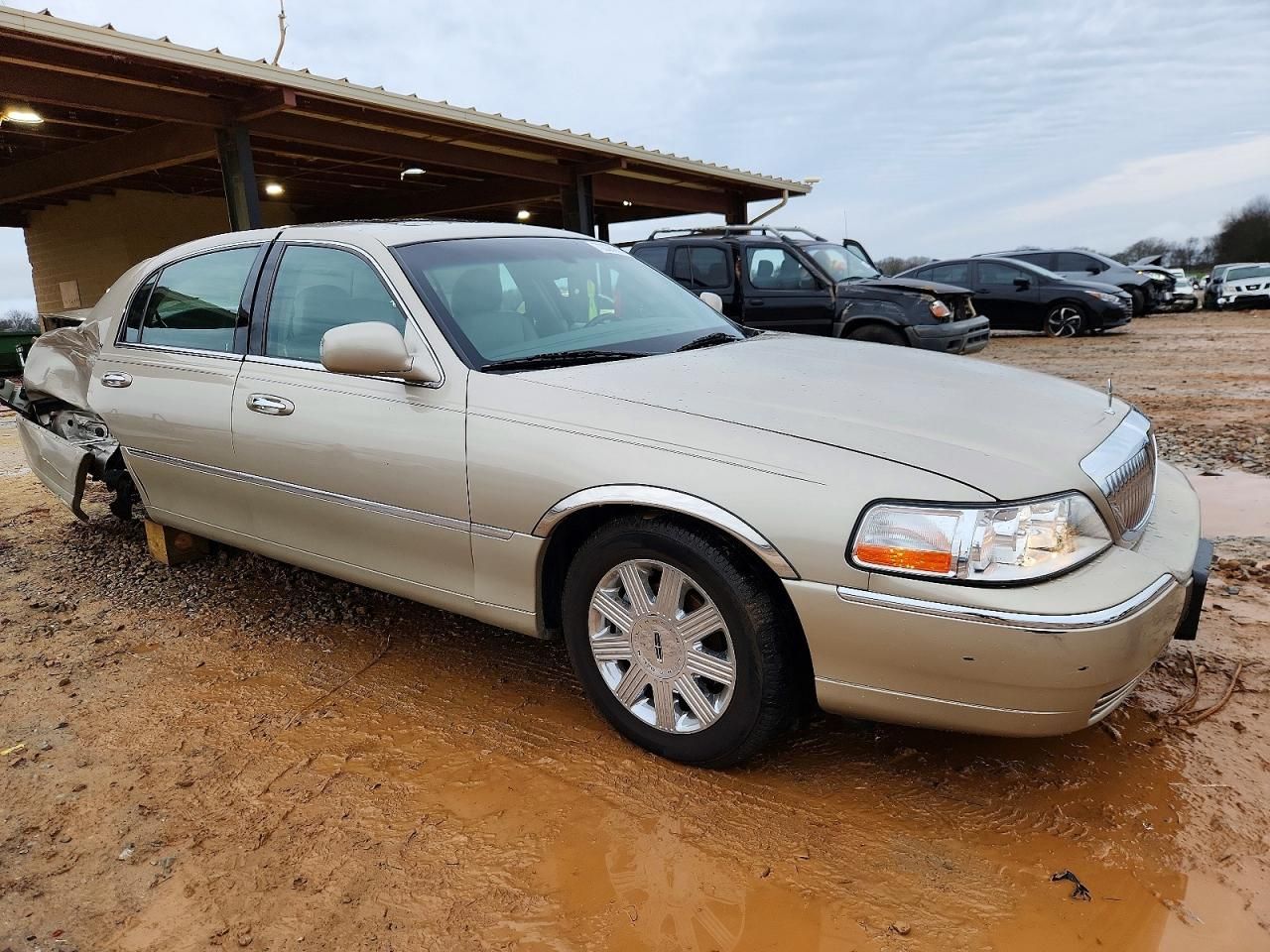 2006 Lincoln Town car Signature Limited