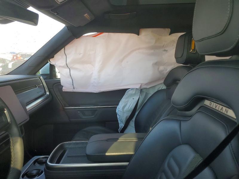 2025 Rivian R1S Adventure