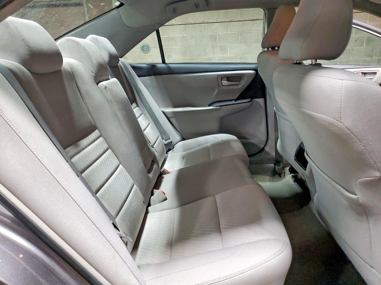 2016 Toyota Camry le