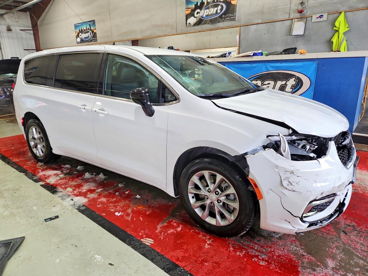 2025 Chrysler Pacifica Select