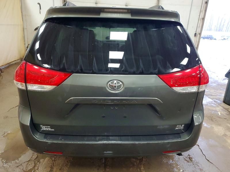 2013 Toyota Sienna xle