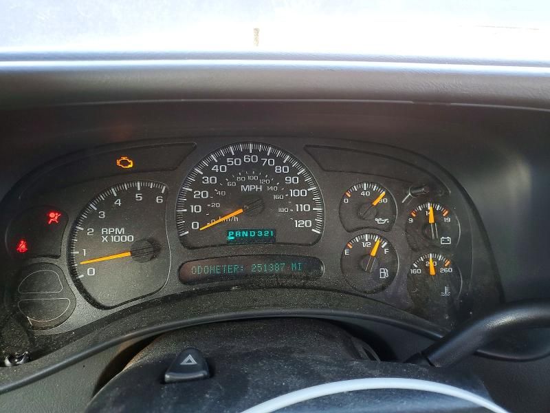 2005 Chevrolet Suburban C1500