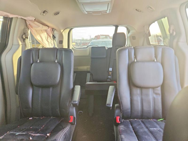 2013 Chrysler Town & Country Touring l