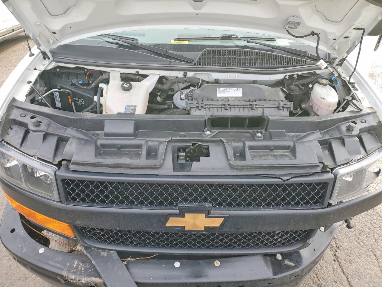 2022 Chevrolet Express G3500 LS