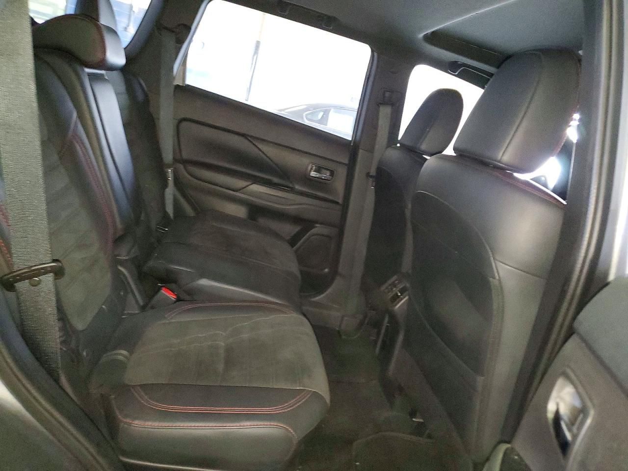 2020 Mitsubishi Outlander se