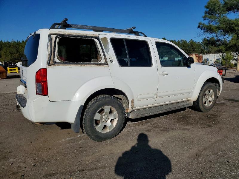 2005 Nissan Pathfinder le