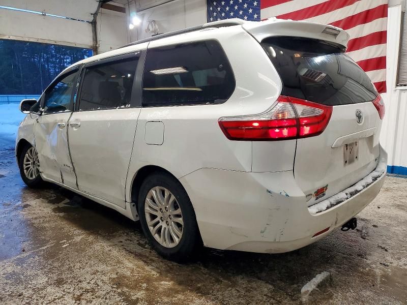 2015 Toyota Sienna xle