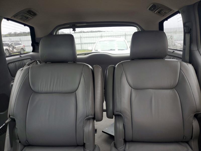 2004 Toyota Sienna xle 7-passenger