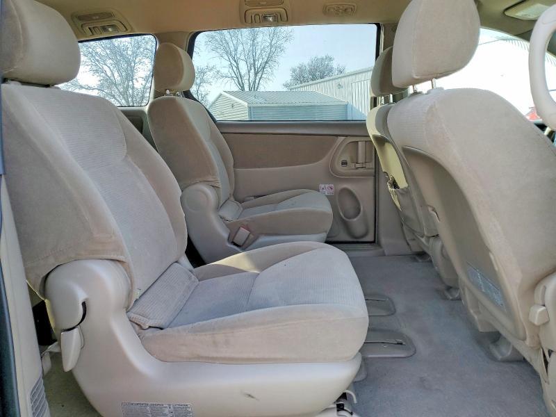 2004 Toyota Sienna ce