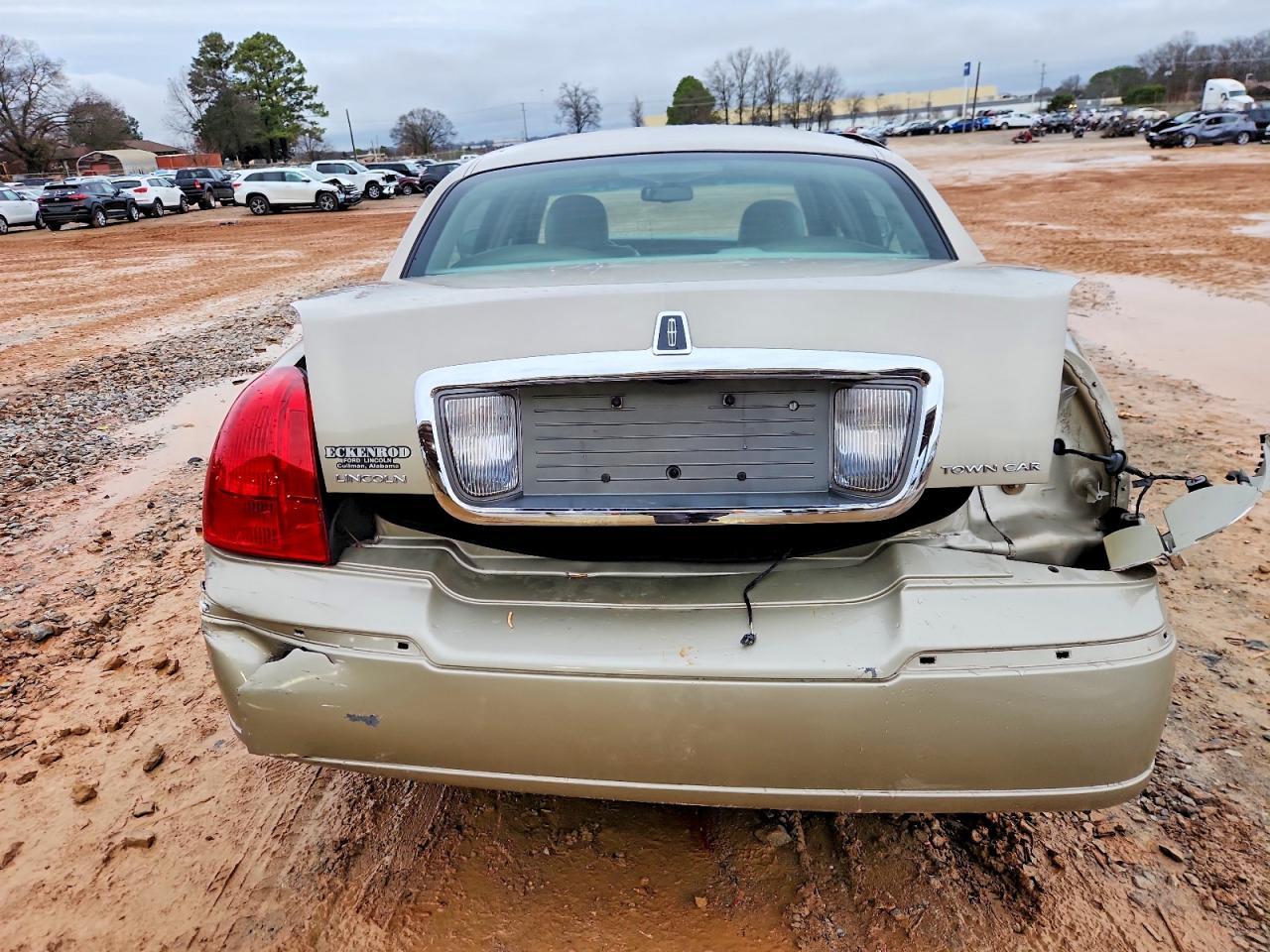 2006 Lincoln Town car Signature Limited