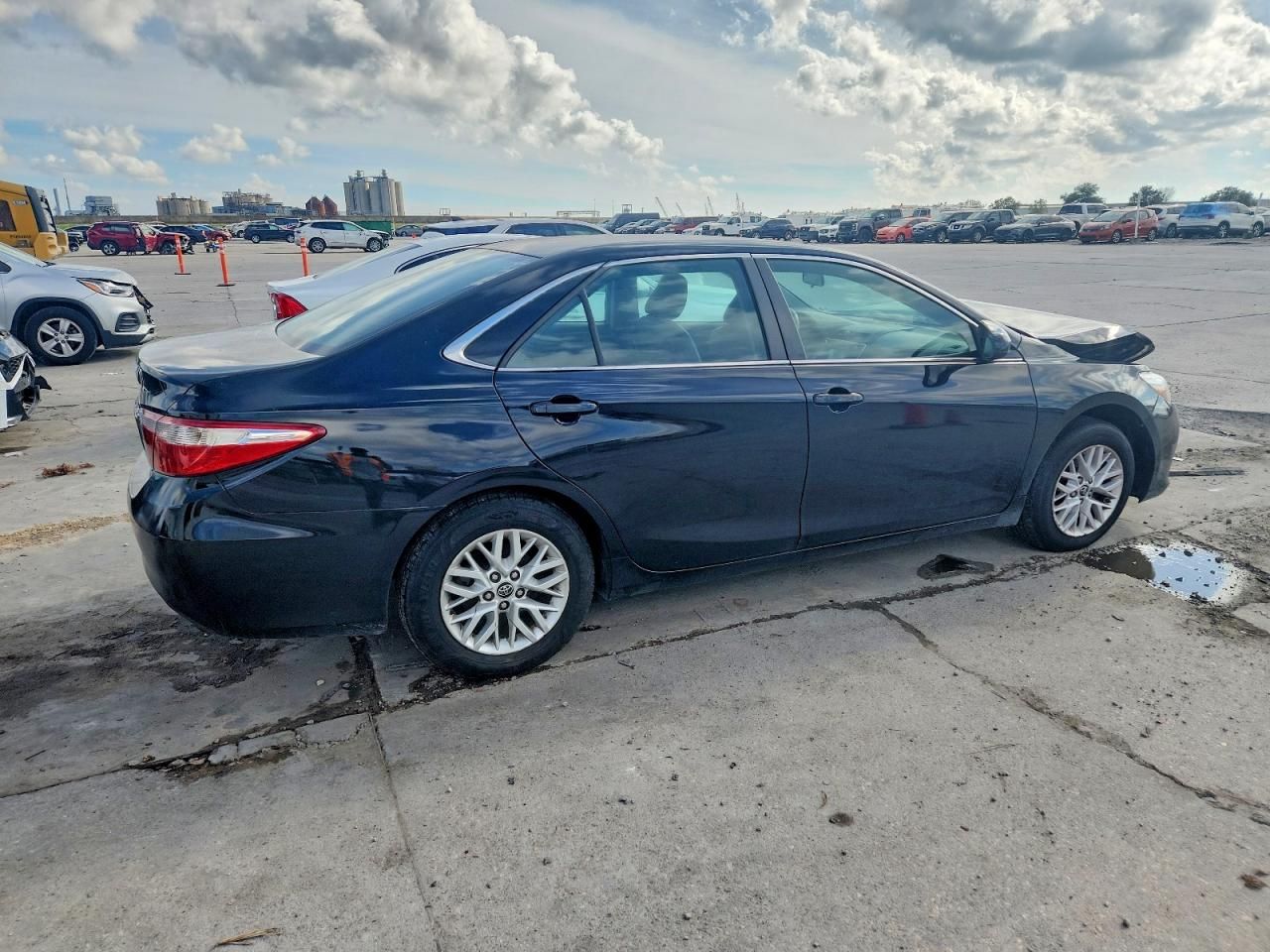 2016 Toyota Camry le