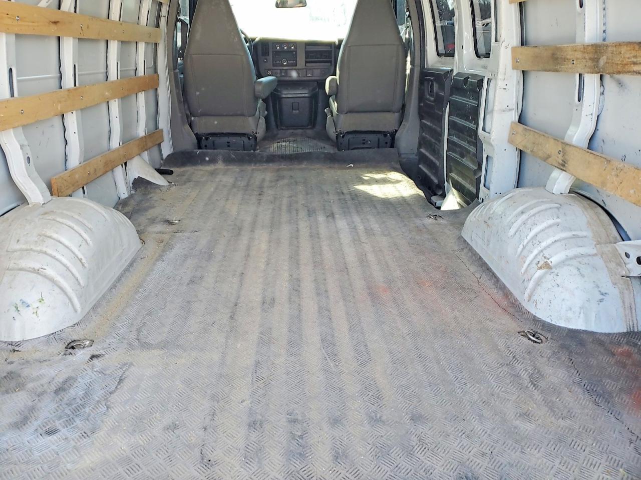 2020 Chevrolet Express G2500