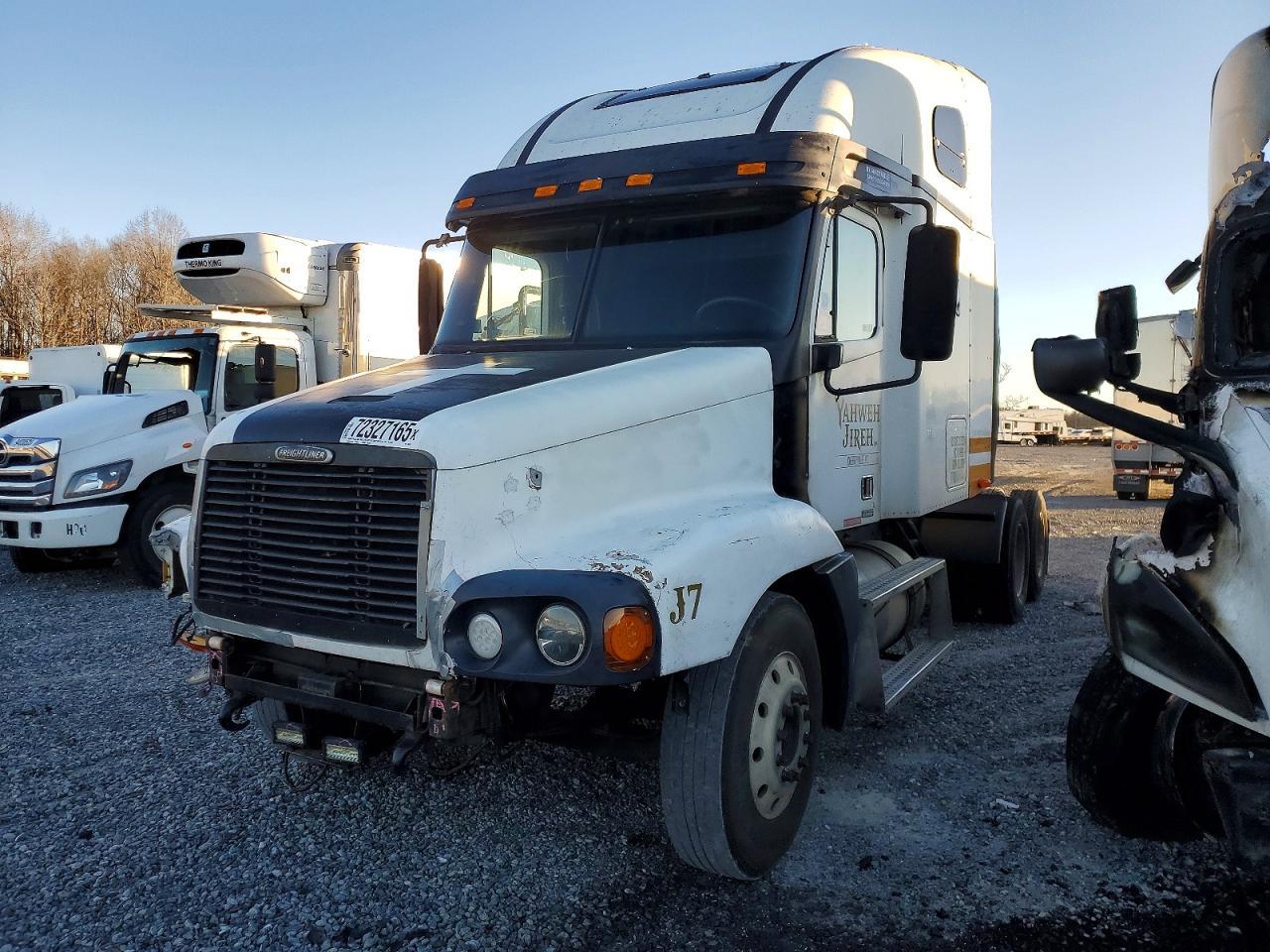 2000 Freightliner CC Conventional Semi Truck