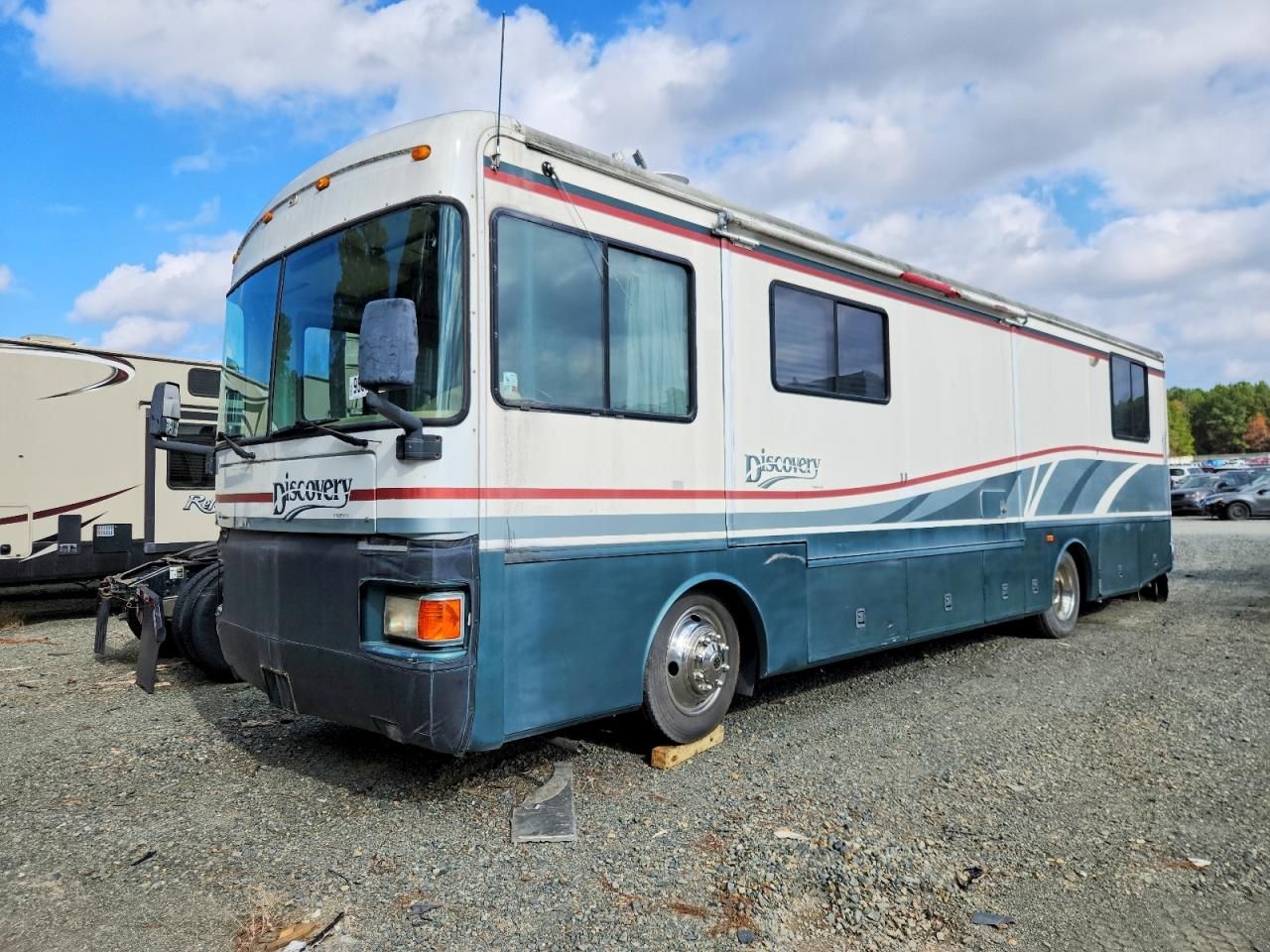 1998 Freightliner Chassis x Line Motor Home