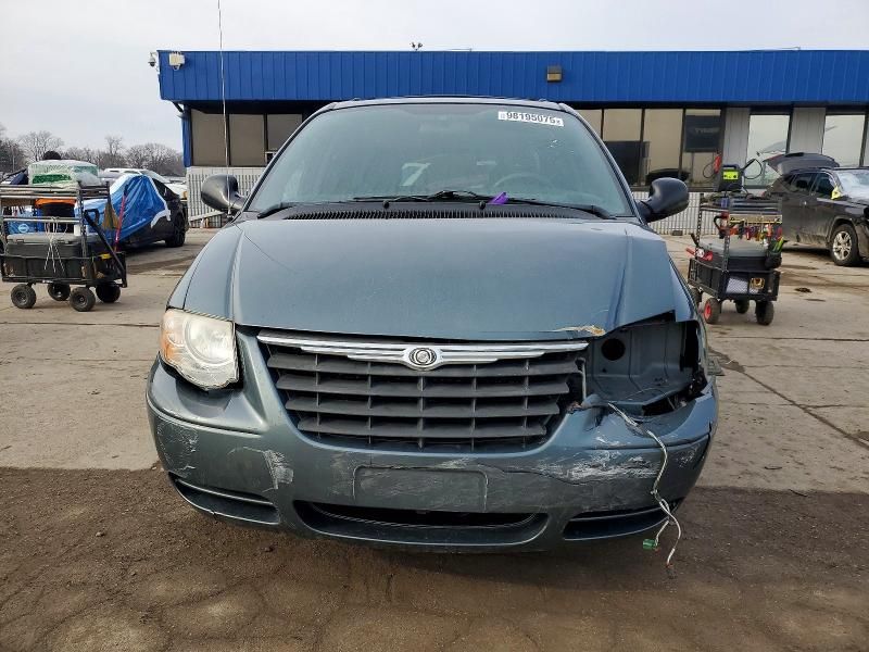 2005 Chrysler Town & Country Touring
