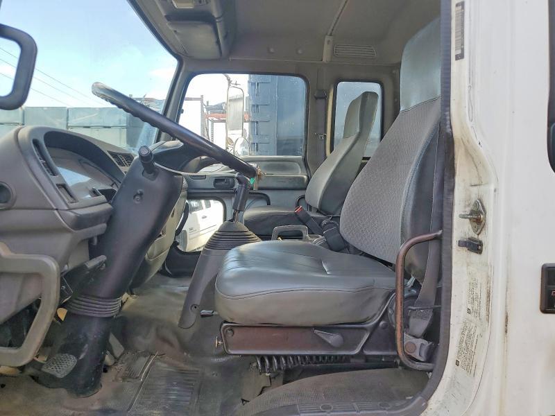 2002 GMC T-6500 Flatbed Truck