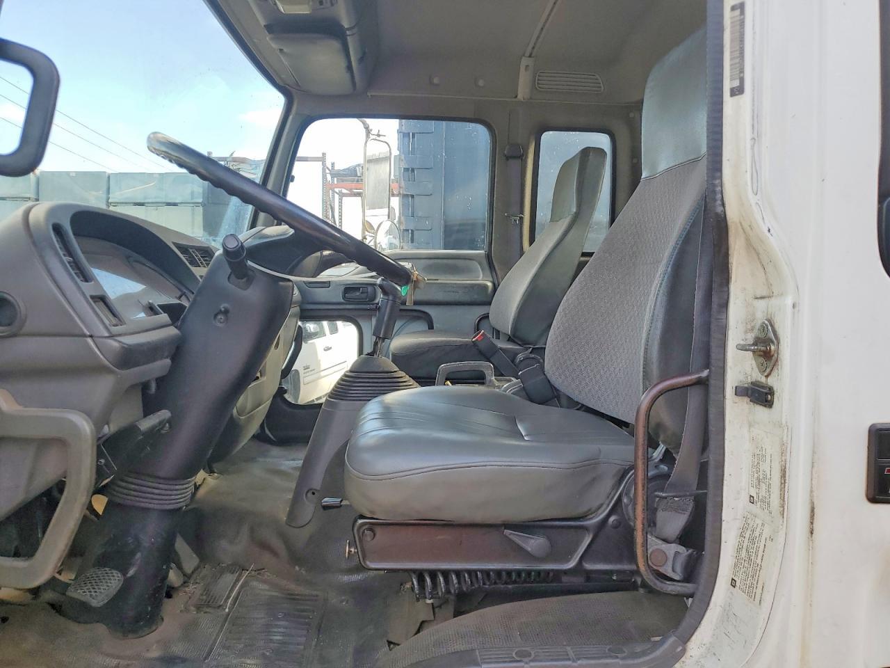 2002 GMC T-6500 Flatbed Truck