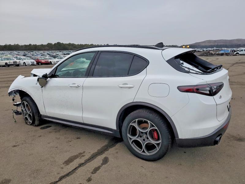 2024 Alfa Romeo Stelvio ti