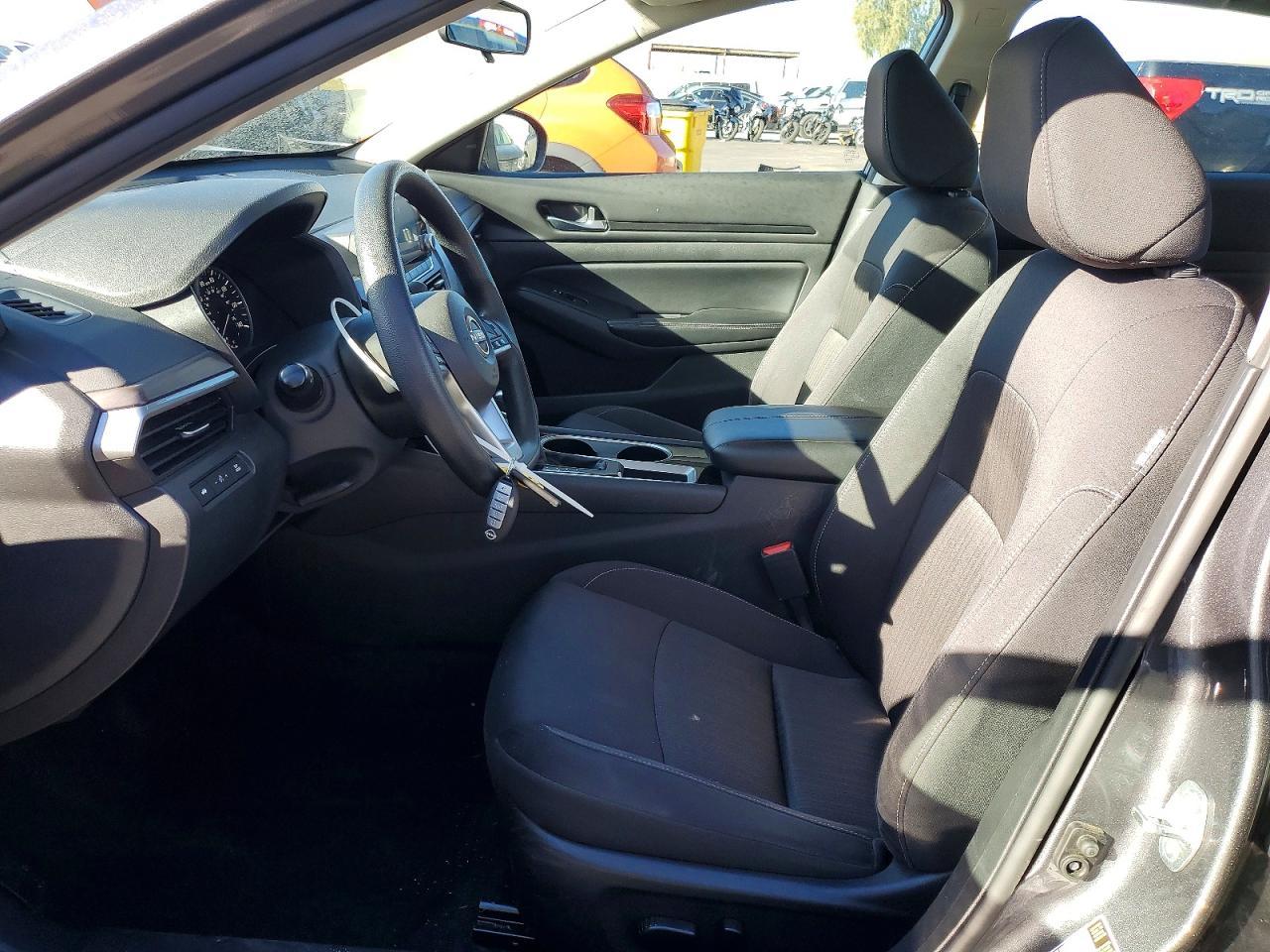 2024 Nissan Altima sv